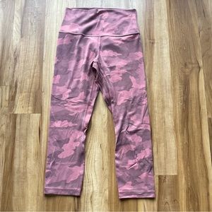 Lululemon high rise Align Crop 21" size 6 Heritage 365 Camo Brier Rose Multi